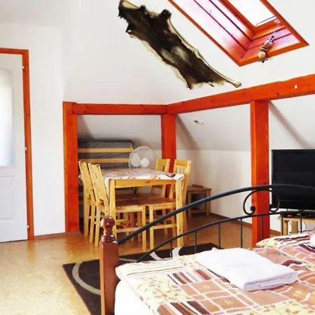 Porcelan Vendeghaz Apartmán Hollohaza