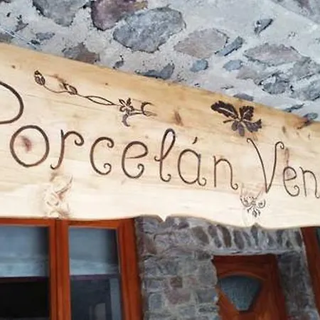 Porcelan Vendeghaz * Hollohaza