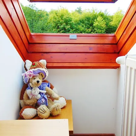 Porcelan Vendeghaz * Hollohaza