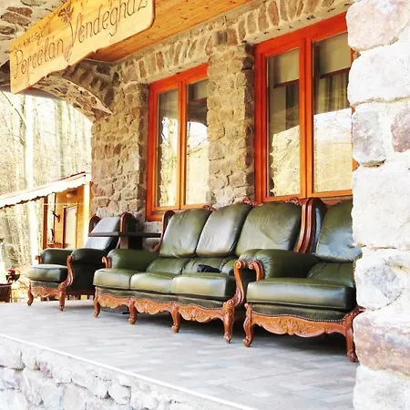 Porcelan Vendeghaz Hollohaza